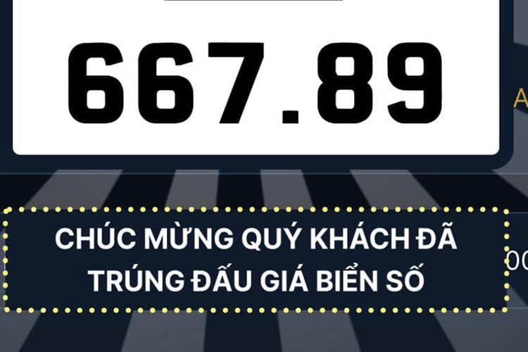 Theo chia sẻ của anh Hoàng Anh thì chiếc biển số này mang ý nghĩa đặc biển đối với anh bởi đầu số 19A là viết tắt cho "19 April" tức ngày 19/4 - sinh nhật của chủ nhân chiếc nhân Porsche 911 Dakar đầu tiên tại Việt Nam.