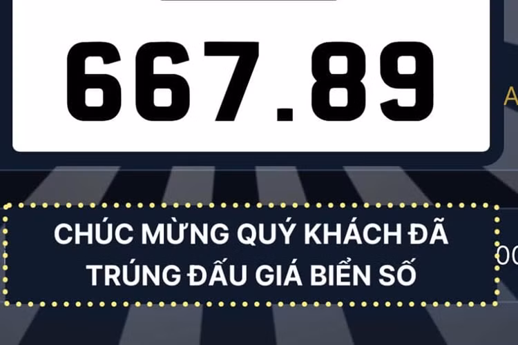 Theo chia sẻ của anh Hoàng Anh thì chiếc biển số này mang ý nghĩa đặc biển đối với anh bởi đầu số 19A là viết tắt cho "19 April" tức ngày 19/4 - sinh nhật của chủ nhân chiếc nhân Porsche 911 Dakar đầu tiên tại Việt Nam.