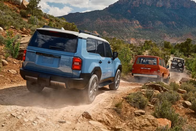 Cuối cùng, dán phim cách nhiệt tối màu thực ra cũng là điều cần thiết tại vùng có khí hậu nhiều nắng như California. Tuy nhiên chẳng mấy ai đồng ý rằng mức giá 2.995 USD riêng cho hạng mục này là hợp lý chút nào.