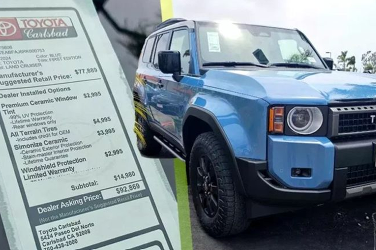 Sự khác biệt lớn giữa 2 mức giá nêu trên chủ yếu đến từ các trang bị tùy chọn mà đại lý Toyota Carlsbad tự ý lắp đặt thêm cho mẫu xe Land Cruiser 250 phiên bản First Edition màu xanh.