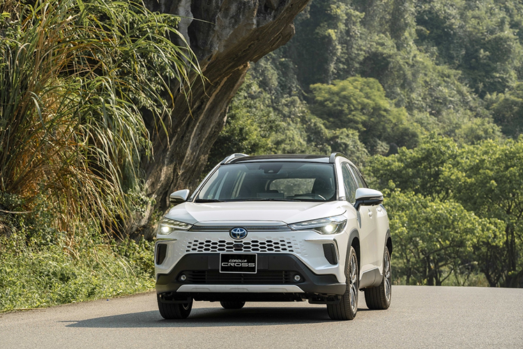 Theo một số nguồn tin, từ nay đến cuối năm, danh sách các mẫu xe hybrid tại Việt Nam sẽ tiếp tục được nối dài khi có sự xuất hiện của một vài “tân binh” như Honda Civic e:HEV RS hay Toyota Camry hybrid phiên bản nâng cấp giữa vòng đời.