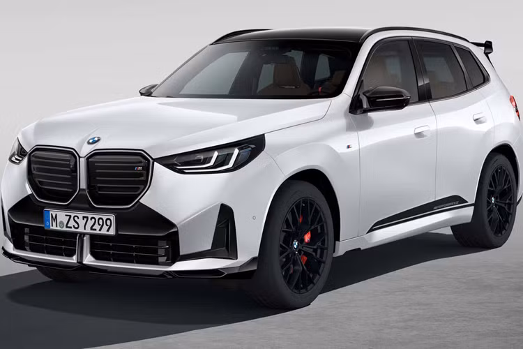 Mới đây, thương hiệu BMW đã công bố danh mục Phụ tùng M Performance nâng cấp mới ra mắt dành cho chiếc crossover sang trọng BMW X3 2025 mới với bộ mâm hợp kim cỡ lớn. Cho dù mọi chi tiết của xe đều được đính logo M cùng với hệ thống ống xả 4 ống xả, nhưng đây không phải là X3 M.
