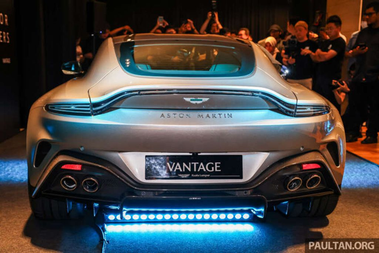 Aston Martin Vantage 2024 còn được bổ sung loạt công nghệ mới như: hệ thống treo thích ứng Bilstein DTX, vi sai điện tử cầu sau E-diff, hệ thống kiểm soát trượt cân bằng điện tử ESP Slip Control hay kiểm soát độ bám điều chỉnh được...