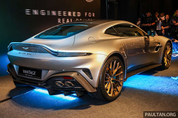 Để cải thiện khả năng tăng tốc, Aston Martin đã trang bị cho Vantage 2024 hệ thống kiểm soát khởi động mới và hệ thống kiểm soát lực kéo có thể điều chỉnh.