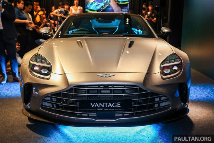 Theo đó, mức giá xe Aston Martin Vantage 2024 tại Malaysia bán ra từ 2,37 triệu RM, tương đương khoảng 500.000 USD (khoảng 12,7 tỷ đồng). Về thiết kế, Aston Martin Vantage 2024 nhận được một số thay đổi ở phần đầu xe.