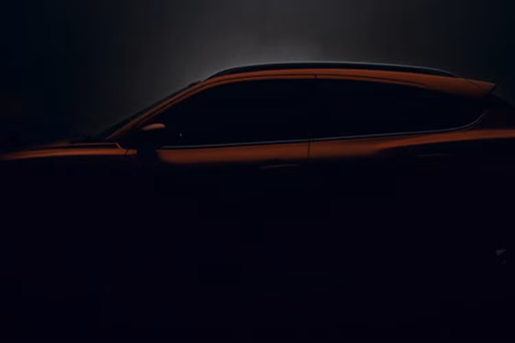 Bên cạnh đó là những tính năng tiện nghi khác như khởi động nút bấm, chìa khóa thông minh, ghế lái chỉnh độ cao, bàn gấp sau lưng ghế trước, cửa sổ chỉnh điện trước/sau, điều hòa tự động, cửa gió dành cho hàng ghế sau, cổng USB Type A/Type C, đèn ở sàn đặt chân và khoang hành lý 308 lít. Động cơ của Toyota Urban Cruiser Taisor nhiều khả năng cũng được bê nguyên từ Suzuki Fronx sang.