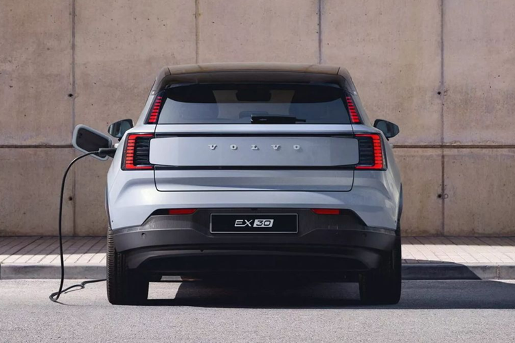 Kết quả đó có nghĩa là những chiếc EX30 do Trung Quốc sản xuất có thể sẽ có giá cao hơn nhiều so với công bố ban đầu của hãng. Việc tăng giá mạnh cho một mẫu xe nhỏ như vậy sẽ khiến EX30 trở thành một mặt hàng khó bán ở Mỹ.