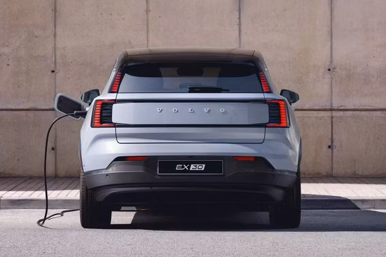 Kết quả đó có nghĩa là những chiếc EX30 do Trung Quốc sản xuất có thể sẽ có giá cao hơn nhiều so với công bố ban đầu của hãng. Việc tăng giá mạnh cho một mẫu xe nhỏ như vậy sẽ khiến EX30 trở thành một mặt hàng khó bán ở Mỹ.