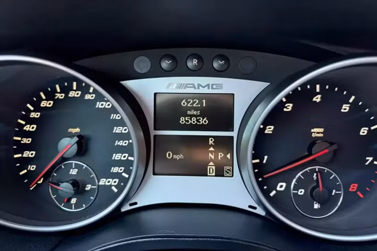 Chỉ riêng một hóa đơn đã lên tới 17.020,06 đô la. Nó bao gồm việc thay thế các đinh tán đầu mất khoảng 25 giờ lao động. Trong quá trình này, chủ sở hữu đã quyết định nâng cấp chiếc xe bằng các bộ phận của Weistec Engineering bao gồm hệ thống ống xả trị giá 4.495 đô la. Rõ ràng là họ yêu chiếc xe này.