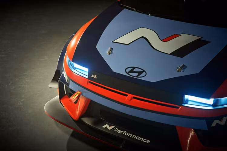 Ngoài ra, các hệ thống N Grin Boost, N e-Shift và N Active Sound của xe đường phố vẫn được giữ lại và các đội sẽ có thể phát triển âm thanh của riêng mình cho xe điện.