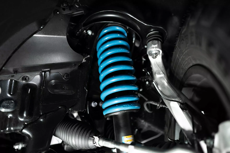 Xe còn được trang bị hệ thống chữa cháy khoang động cơ, cửa thoát hiểm trên nóc, CCTV, camera quan sát ban đêm, đèn nháy, hệ thống lọc oxy, cản xe được gia cố và hệ thống còi báo động/PA có hệ thống liên lạc nội bộ.