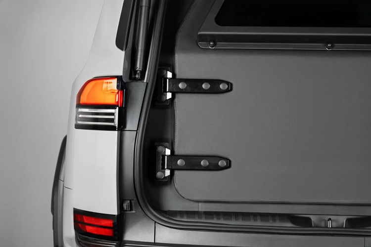 Không có nâng cấp nào được thực hiện đối với hệ thống truyền động của GX và xe vẫn giữ nguyên động cơ V6 tăng áp kép 3,4 lít tiêu chuẩn sản sinh công suất 349 mã lực và mô-men xoắn 650 Nm.