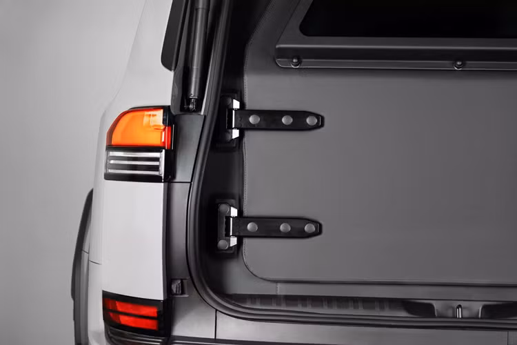 Không có nâng cấp nào được thực hiện đối với hệ thống truyền động của GX và xe vẫn giữ nguyên động cơ V6 tăng áp kép 3,4 lít tiêu chuẩn sản sinh công suất 349 mã lực và mô-men xoắn 650 Nm.