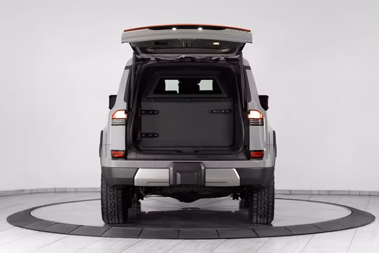 “Là đơn vị đầu tiên bọc thép cho Lexus GX 550, chúng tôi đã tạo ra một chiếc xe cung cấp khả năng bảo vệ hàng đầu trong khi vẫn duy trì sự thoải mái và tinh tế mà Lexus nổi tiếng.