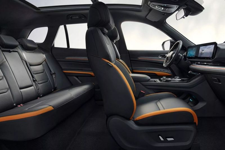 Ford Territory 2025 sở hữu động cơ EcoBoost 1.5 lít tăng áp, tạo ra công suất 168 mã lực và mô-men xoắn 260 Nm. Sức mạnh được truyền đến bánh trước thông qua hộp số tự động ly hợp kép 7 cấp.