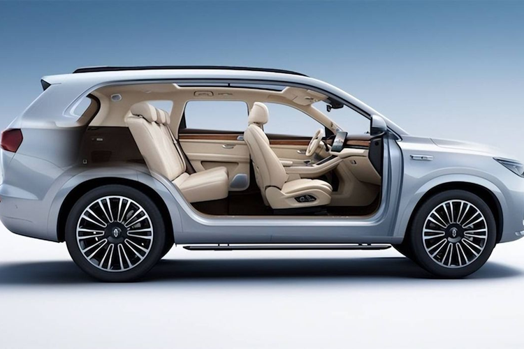 Còn Aito Seres 7 bản AWD bổ sung thêm động cơ đồng bộ nam châm vĩnh cửu phía trước, đưa tổng công suất của hệ thống lên 323 kW (433 mã lực) và mô-men xoắn lên 654 Nm. 