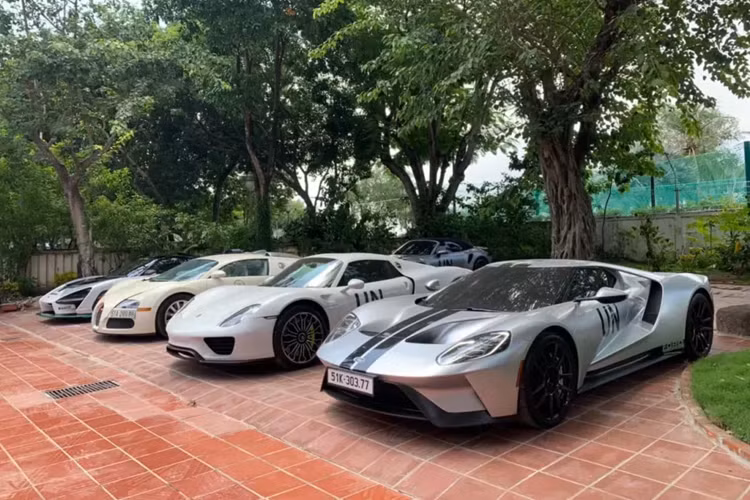 Chỉ còn đúng một tháng nữa là hành trình siêu xe lớn nhất thế giới - Gumball 3000 2024 khai màn ở Việt Nam và địa điểm xuất phát sẽ là TP HCM, với lịch trình trong 2 ngày 14 và 15/9/2024. Để đón đoàn, một đại gia Việt đã tài trợ 200.000 Bảng Anh (tương đương 5,93 tỷ đồng).