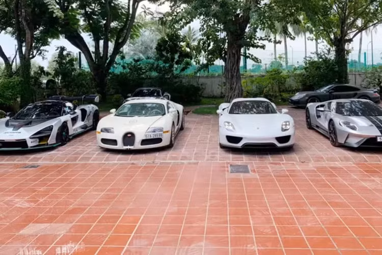 Bên cạnh đó, doanh nhân này cũng mang số lượng xe tham dự sẽ là 18 chiếc, nhưng chỉ trưng bày, không di chuyển. Trong đó, sẽ có 15 siêu xe mang thương hiệu Ferrari, còn lại là bộ 3 siêu phẩm bao gồm Bugatti Veyron, Ford GT cùng Ford GT '67 Heritage Edition. Người đó không ai khác ngoài tay chơi siêu xe Đặng Lê Nguyên Vũ.