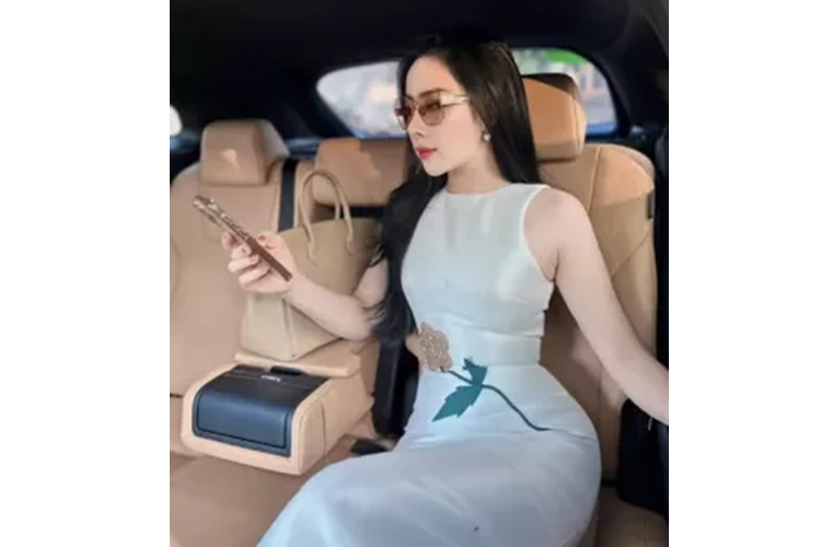 Nằm bên dưới nắp ca-pô của Lexus RX350 là khối động cơ xăng 4 xi-lanh thẳng hàng, DOHC, Dual VVT-i, dung tích 2.4 lít, sản sinh công suất tối đa 275 mã lực tại tua máy 6.000 vòng/phút cùng mô-men xoắn cực đại 430 Nm tại tua máy 1.700 - 3.600 vòng/phút.