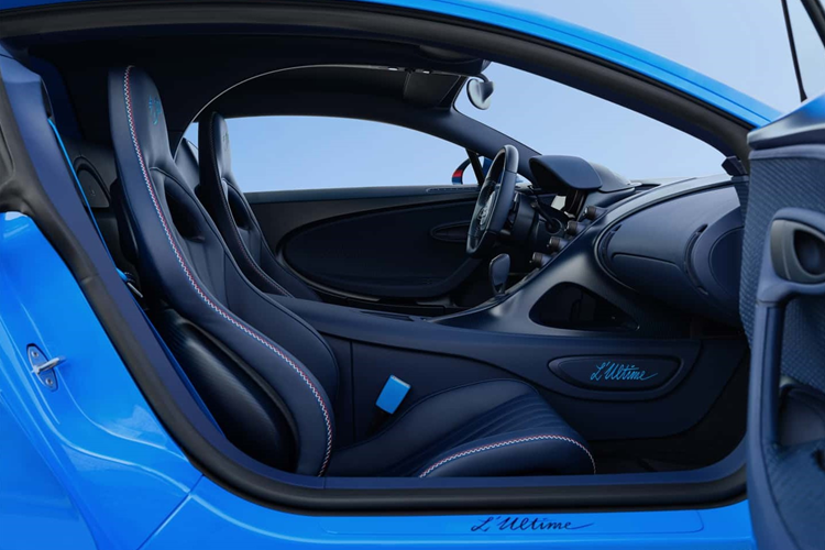 Một số tên gọi đã được ghi lên thân xe như Ehra-Lessien (Nơi xe đạt vận tốc 490 km/h), Paul Ricard (Nơi xe đã được thử nghiệm), Geneva (Nơi xe ra mắt) và Chantilly (Nơi xe đã được trưng bày nhiều lần).