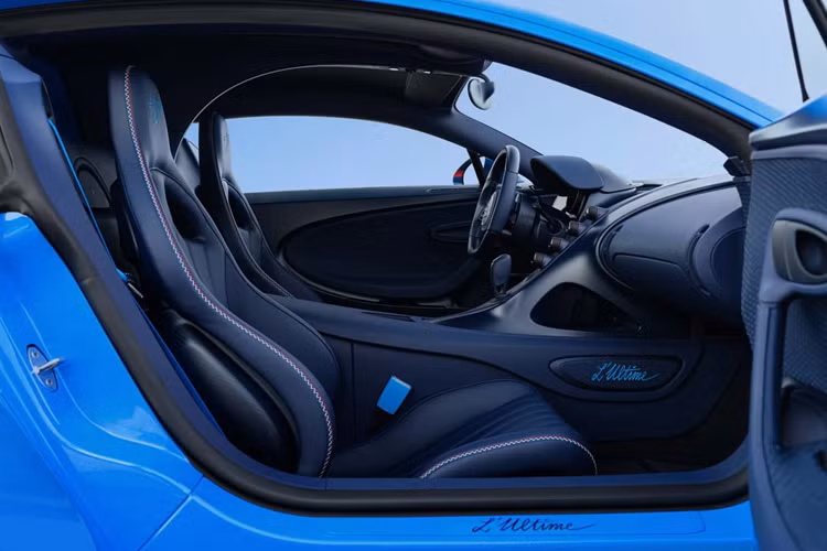 Một số tên gọi đã được ghi lên thân xe như Ehra-Lessien (Nơi xe đạt vận tốc 490 km/h), Paul Ricard (Nơi xe đã được thử nghiệm), Geneva (Nơi xe ra mắt) và Chantilly (Nơi xe đã được trưng bày nhiều lần).