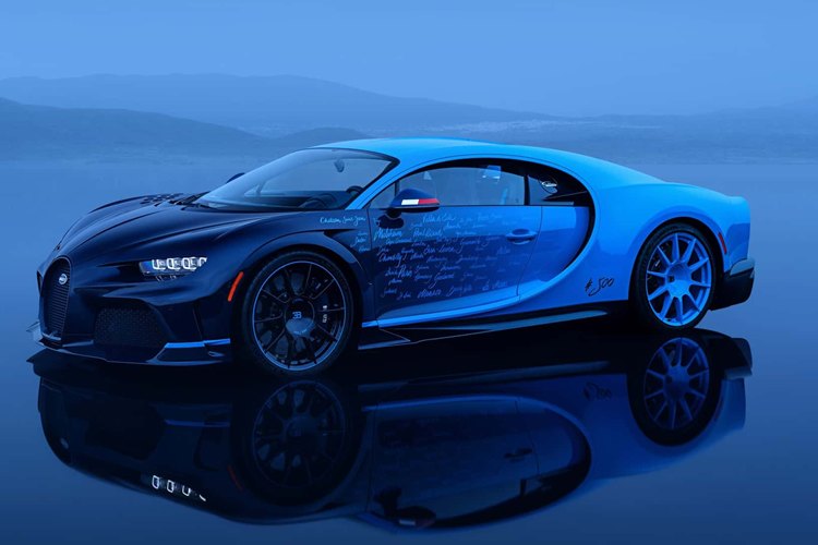 Chiếc siêu xe Bugatti Chiron L’Ultime cuối cùng này thuộc phiên bản Super Sport cùng màu sơn giống với chiếc xe nguyên bản vì màu sơn được lấy cảm hứng từ chiếc xe được trưng bày tại Triển lãm ô tô Geneva 2016.