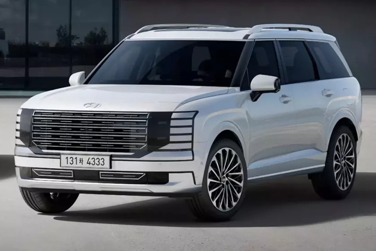 . Với một lần đổ xăng đầy bình 72 lít và sạc đầy bộ pin 1,65kWh, Hyundai Palisade 2026 bản hybrid có thể chạy hơn 1.000 km. Xe có tính năng cấp điện dự phòng (V2L), nên người dùng có thể biến chiếc SUV trở thành sạc dự phòng.