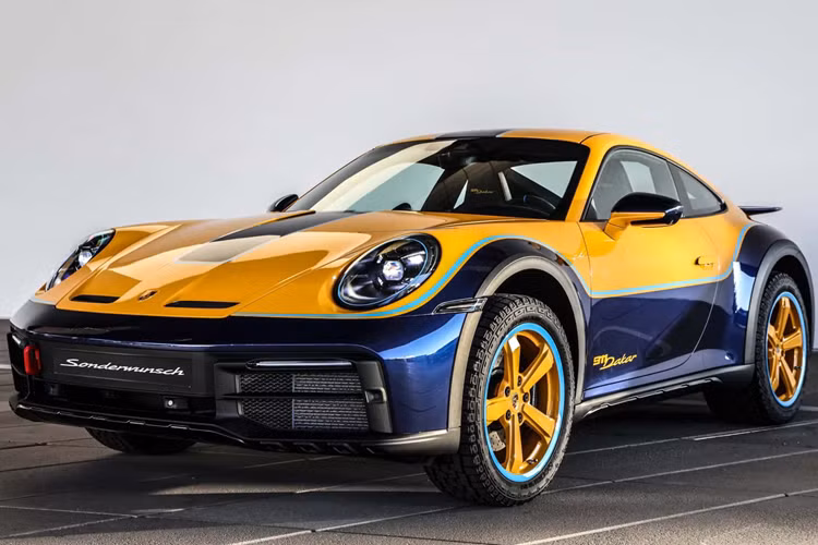 Mẫu xe được trang bị Gói thiết kế Rallye với lớp sơn ba tông màu là Vàng Signal Yellow, Xanh Gentian Blue Metallic và màu xanh lam Lampedusa Blue mới được đặt theo tên của hòn đảo Địa Trung Hải của Ý.