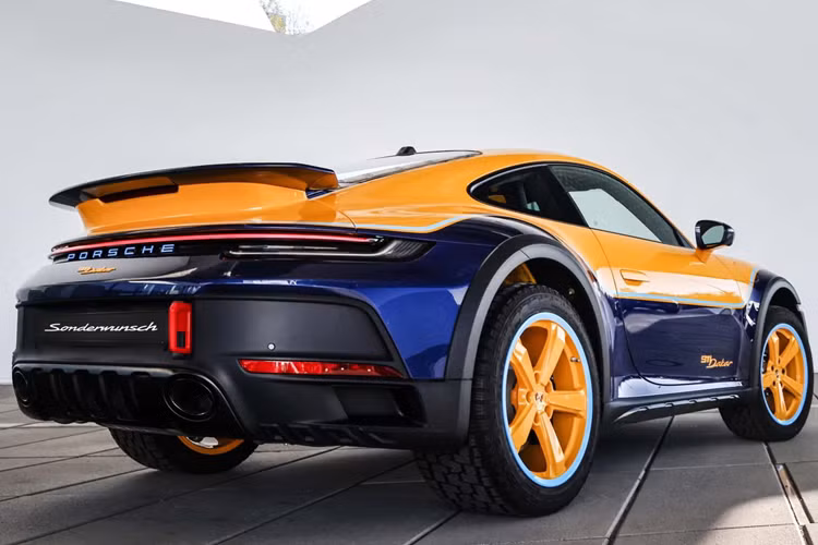 Nhưng trước khi đến Ý và đến tay chủ sở hữu mới rất may mắn của mình, chiếc xe sẽ được trưng bày tại Bảo tàng Porsche ở Đức trong một thời gian, đánh dấu thời khắc chiếc Porsche 911 Dakar cuối cùng xuất xưởng.