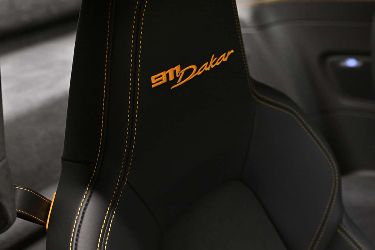 Chiếc 911 Dakar vẫn được trang bị khối động cơ 6 xi-lanh phẳng 3.0 lít tăng áp kép tạo ra công suất 475 mã lực.