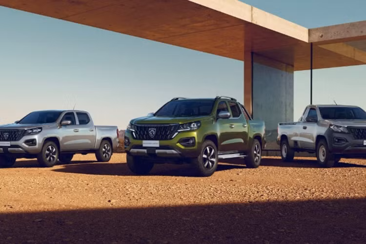 Màn hình giải trí vẫn là loại 10 inch nhưng có giao diện mới, hỗ trợ kết nối Android Auto và Apple CarPlay không dây.