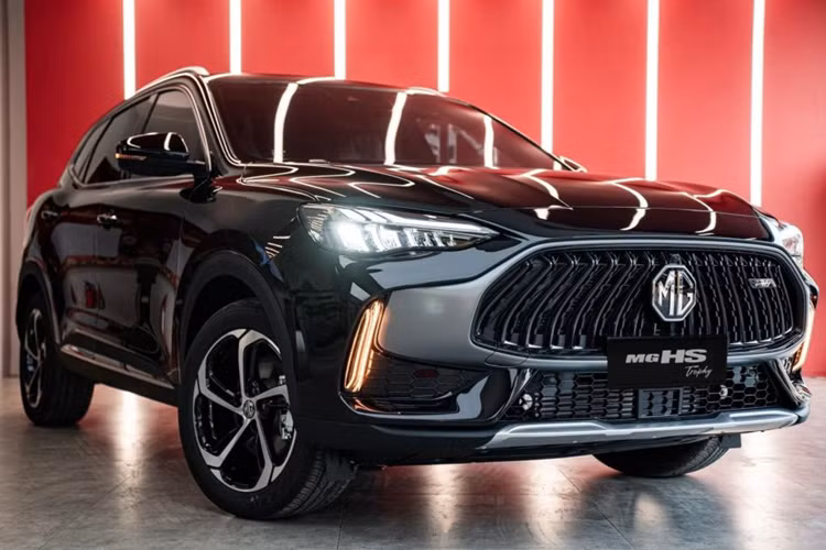 MG HS ra mắt thị trường Việt từ 28/1/2024. Chính vì thế, người dùng trong nước sẽ phải đợi một thời gian nữa mới được trải nghiệm phiên bản mới nhất của HS thế hệ mới.