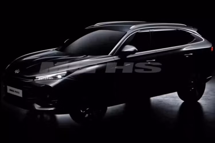 Trước thềm ra mắt, hãng đã đăng một đoạn teaser, hé lộ về mẫu xe mới. Dù đoạn video không tiết lộ rõ nét về ngoại thất xe nhưng người dùng cũng hình dung được đôi chút đó sẽ là MG HS 2025 mới.
