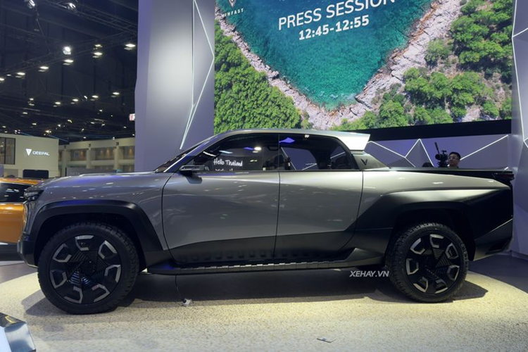 Thiết kế của VF Wild là sản phẩm của sự hợp tác giữa VinFast và Công ty thiết kế Gomitiv (Úc), thành quả của hơn 8.000 giờ nghiên cứu và phát triển, với sự tham gia của nhiều nhà thiết kế hàng đầu.