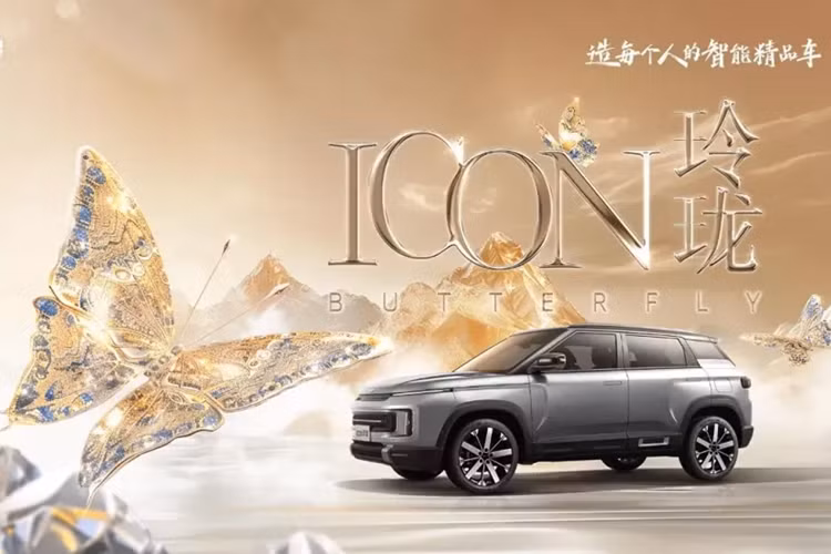 Mới đây, những hình ảnh về mẫu xe Geely Icon Butterfly 2024 mới, đã được chia sẻ lên mạng xã hội, giới truyền thông Trung Quốc tin rằng, đây rất có thể sẽ là mẫu xe cấp thấp trong dòng sản phẩm này với mức giá dưới 100.000 nhân dân tệ (13.800 USD), tương đương 326 triệu đồng.