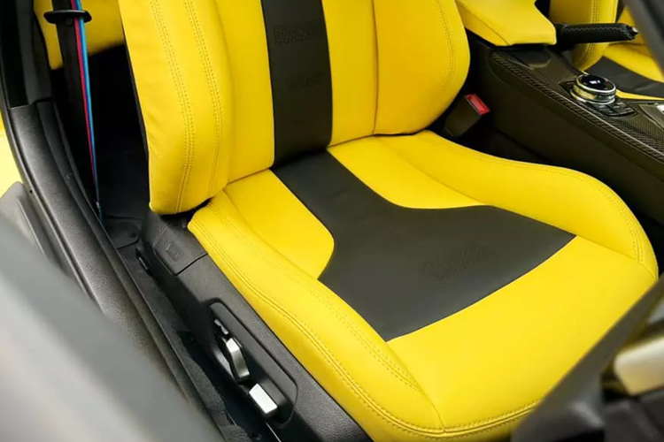 So với phiên bản BMW 4-Series, BMW M4 có nâng cấp ấn tượng ở động cơ, "trái tim" của xe là loại 6 xi-lanh thẳng hàng, dung tích 3.0 lít, tăng áp kép M TwinPower, sản sinh công suất tối đa lên tới 431 mã lực tại dải vòng tua máy từ 5.500 đến 7.000 vòng/phút và mô-men xoắn cực đại 550 Nm.