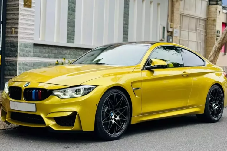 BMW M-Series là 1 trong các dòng xe hấp dẫn nhất của hãng xe sang đến từ Đức, đây là dòng xe hiệu suất cao, và chỉ dân mê BMW mới dám trải nghiệm. Tại Việt Nam, số lượng xe này không nhiều, và mới đây, 1 chiếc BMW M4 F82 cũ rao bán đã nhanh chóng thu hút sự chú ý.