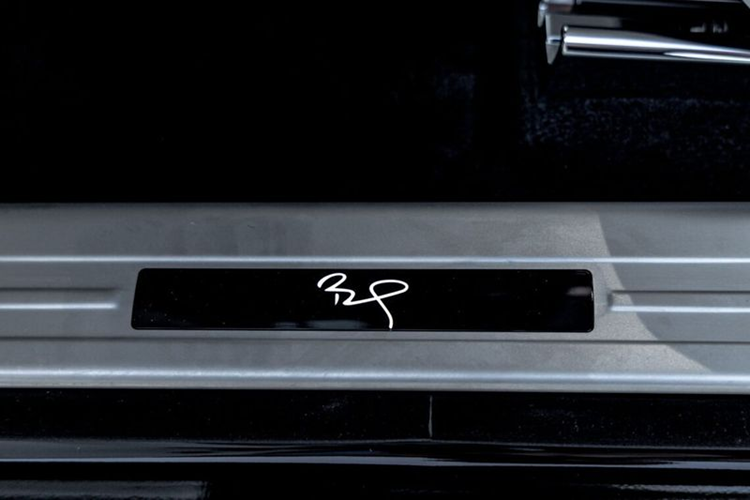 Điều này khiến cho chiếc Rolls-Royce Ghost này trở nên vô giá đối với những fan trung thành của ngôi sao thể thao này. Dưới nắp ca-pô, Ghost 2024 sở hữu động cơ V12 6.75L, sản sinh công suất 563 mã lực, kết hợp với hộp số 8 cấp.