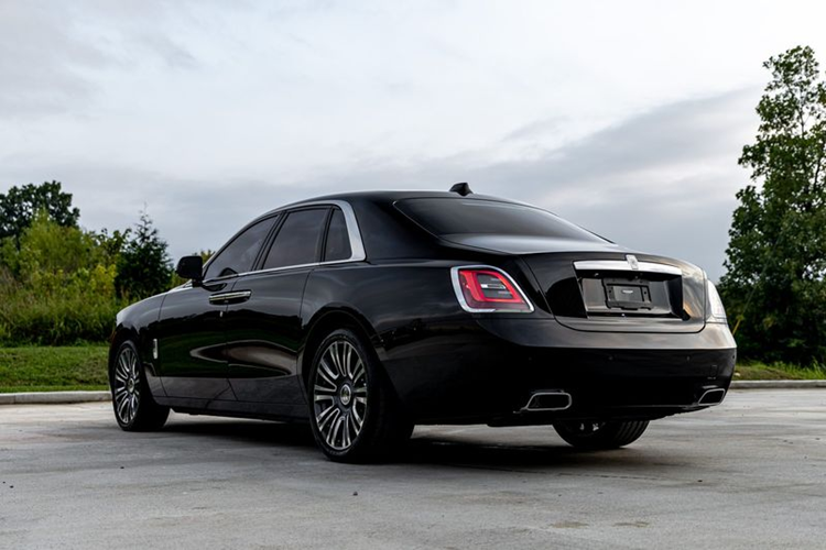 Hiện tại, mức giá xe Rolls-Royce Ghost 2024 của Tom Brady đã lên tới 400.000 USD (hơn 10 tỷ đồng), tuy nhiên, mức giá chốt cuối cùng có thể cao hơn nhiều, bởi cuộc đấu giá còn tới 7 ngày nữa mới kết thúc.