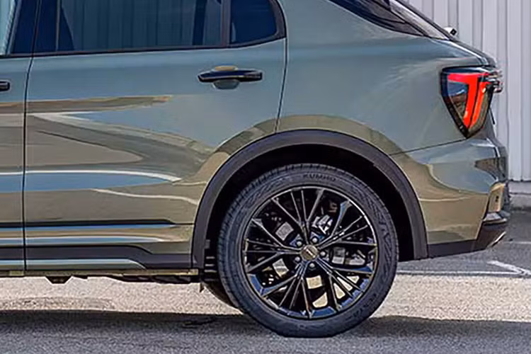 Với sự cải tiến này, khả năng tăng tốc và phản hồi của xe được cải thiện rõ rệt, trong khi vẫn duy trì khả năng tiết kiệm nhiên liệu vượt trội so với xe động cơ đốt trong thuần túy.