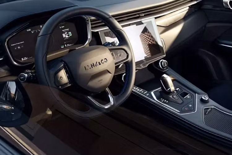 Đây là những màu sắc được bổ sung dựa trên phản hồi từ phía các chủ sở hữu hiện tại cũng như những người đang có ý định mua xe Lynk &amp; Co, nhằm tăng thêm sự lựa chọn và mang đến chút dấu ấn cá nhân hóa cho người dùng.