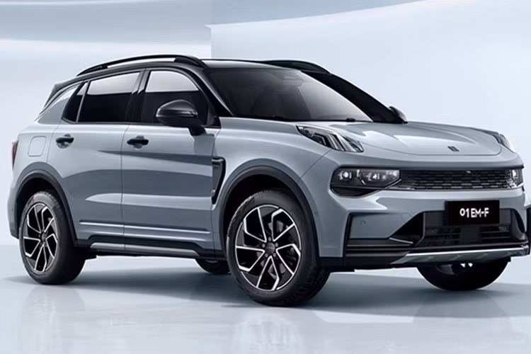 Lynk &amp; Co 01 đời mới 2025 được trang bị cơ cấu truyền động hybrid sạc điện PHEV mới nhất, được phát triển dựa trên công nghệ từ công ty mẹ Geely. Hệ truyền động này mang lại tổng công suất 276 mã lực và mô-men xoắn 535 Nm, mạnh hơn đáng kể so với phiên bản tiền nhiệm (257 mã lực và 425 Nm).