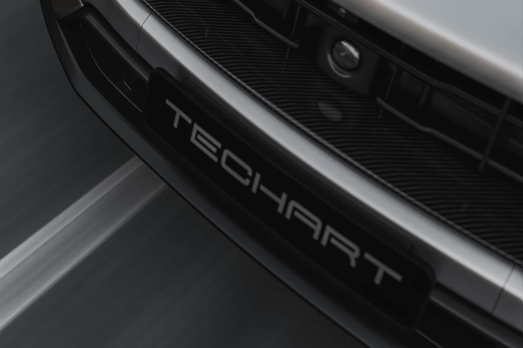 Bên cạnh việc giúp chiếc xe trở nên bắt mắt hơn, gói nâng cấp này còn giúp xe có tính khí động học được cân bằng tốt hơn với với những phụ kiện nâng cấp ấn tượng và khả năng xử lý cũng được cải thiện.