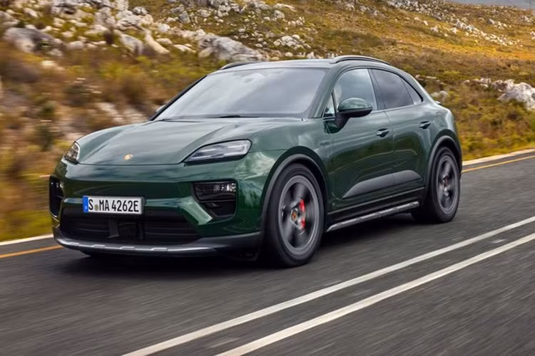 Hiện tại, hãng xe Đức vẫn chưa công bố tầm vận hành của bản tiêu chuẩn, nhưng có thể dự đoán đây là phiên bản có quãng đường di chuyển xa nhất vì cùng được trang bị cụm pin 100 kWh. Tương tự các phiên bản khác, bản tiêu chuẩn cũng được tích hợp sạc nhanh DC 270 kW, cho phép sạc pin từ 10 đến 80% chỉ trong 21 phút.