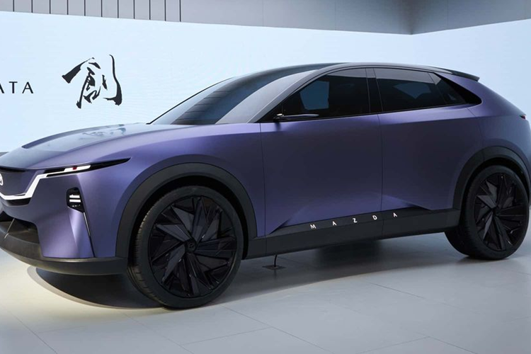 Giống như mẫu sedan EZ-6, Arata được phát triển bởi Changan Mazda, một liên doanh 50:50 giữa Changan và Mazda thành lập vào cuối năm 2012. Có khả năng hãng sẽ áp dụng một tên gọi khác cho phiên bản sản xuất của mẫu concept này, có thể là một cụm ký tự gồm chữ và số tương tự tên gọi của các sản phẩm hiện tại.