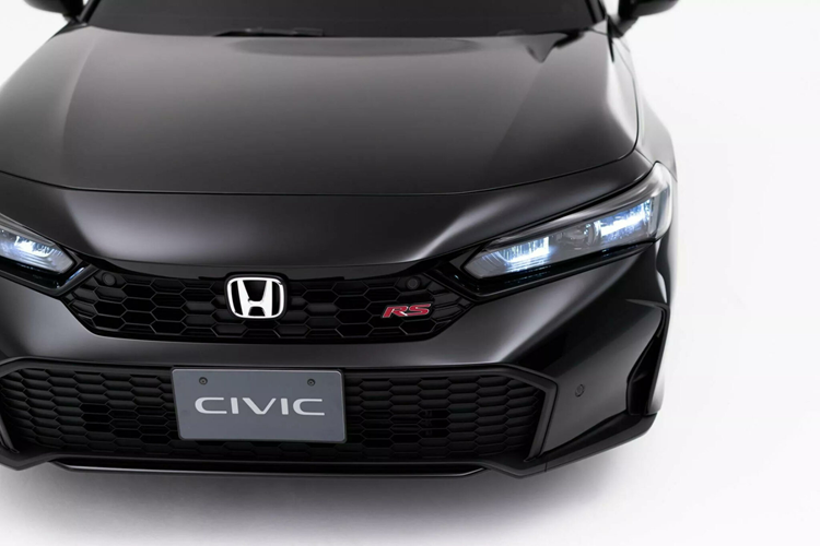 Honda cho biết mẫu Civic RS này sẽ trang bị hộp số sàn 6 cấp để người điều khiển có thể khai thác tối đa tiềm năng của hệ thống truyền động trên xe, tương tự như những gì hãng muốn truyền tải thông qua mẫu Civic Type R.