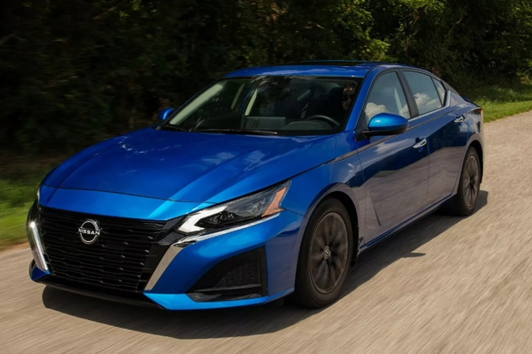 Theo đó ở lần nâng cấp này, mẫu xe sedan Nissan Altima 2025 mới sẽ không còn tùy chọn động cơ 4 xi-lanh, dung tích 2.0 lít nữa.