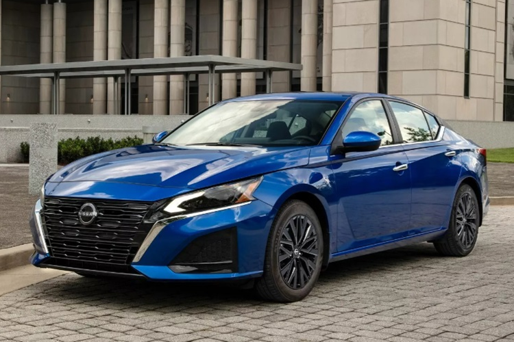 Ngoài ra, phiên bản Altima SR 2025 sẽ có tùy chọn bánh xe bằng đồng mới với kích thước 19 inch, tùy chọn này có giá 670 USD (khoảng 16,7 triệu đồng)