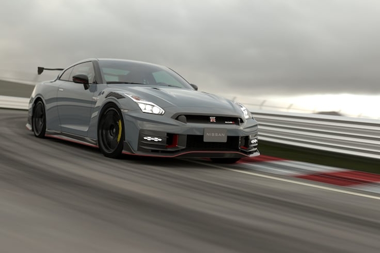 Tuy nhiên, GT-R sẽ không hoàn toàn biến mất. Francois Bailly, Phó chủ tịch cao cấp của Nissan đã xác nhận sự phát triển của dòng R37 GT-R. Đây có thể là dòng GT-R điện đầu tiên, sở hữu nhiều công nghệ đặc biệt và đóng vai trò quan trọng trong công cuộc điện hóa dải sản phẩm của hãng xe Nhật Bản.