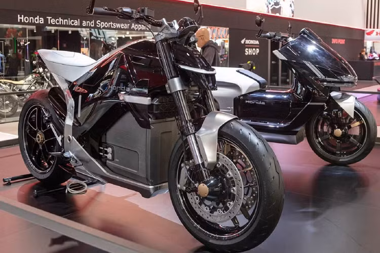 Theo kế hoạch, phiên bản thương mại của Honda EV Fun sẽ trình làng vào năm sau. Bên cạnh mẫu EV Fun Concept, Honda còn giới thiệu một mẫu xe tay ga concept khác tại triển lãm EICMA là EV Urban. Tuy nhiên, chưa có thông tin ra mắt phiên bản thương mại của mẫu xe này.